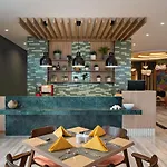 Maxonehotels At Kota Harapan Indah-Bekasi