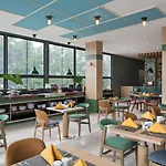 Maxonehotels At Kota Harapan Indah-Bekasi