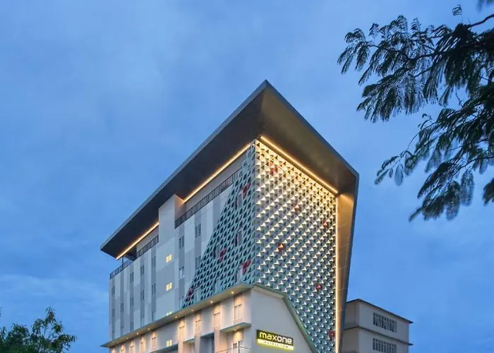 Maxonehotels At Kota Harapan Indah-Bekasi