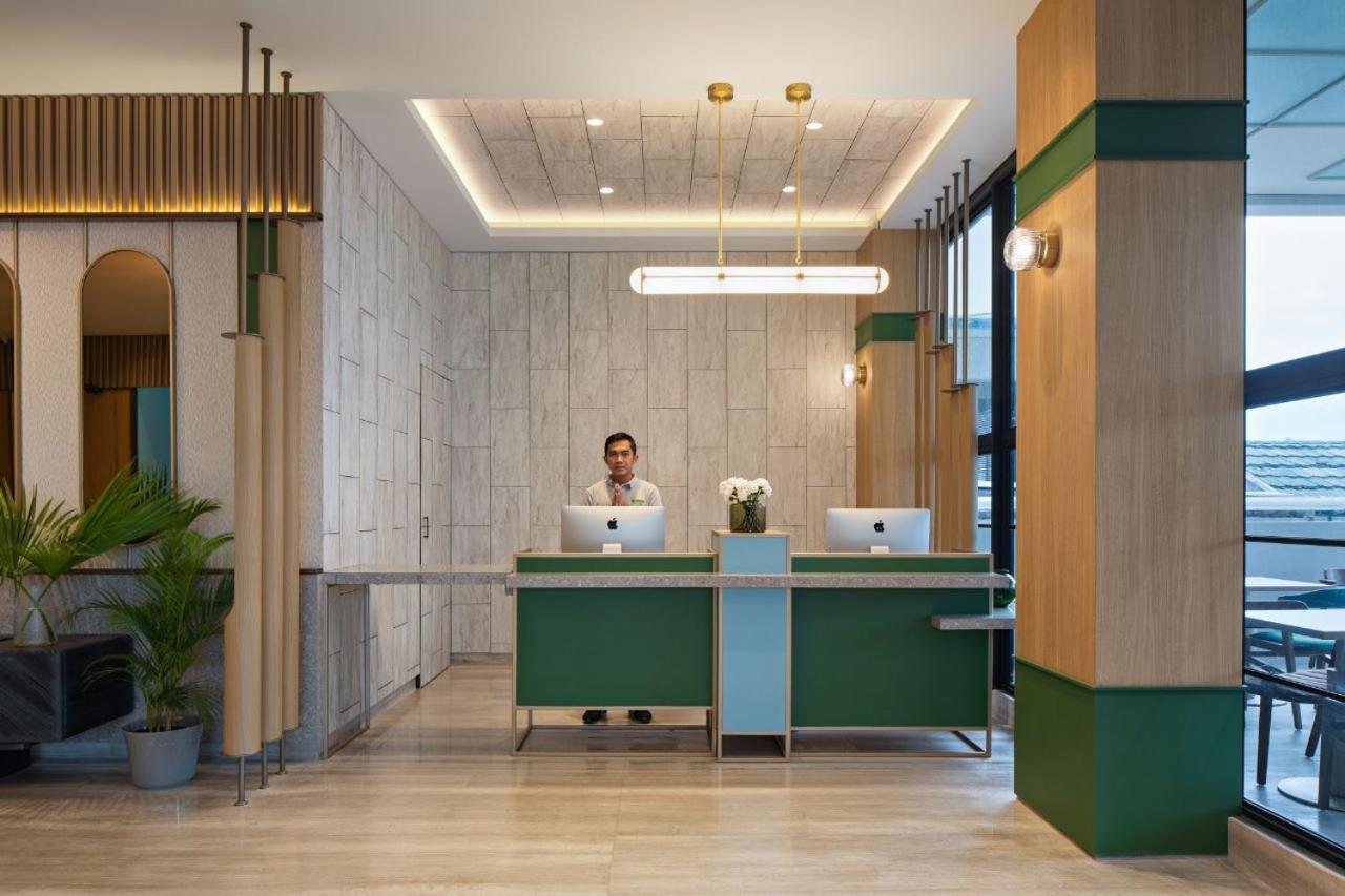 Maxonehotels At Kota Harapan Indah-bekasi