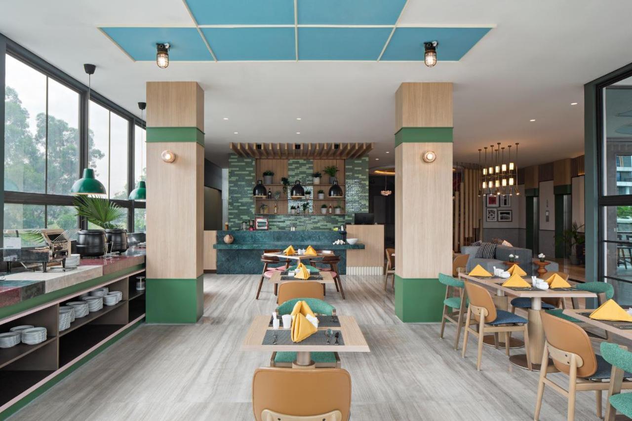 Hotel Maxonehotels At Kota Harapan Indah-bekasi 3*