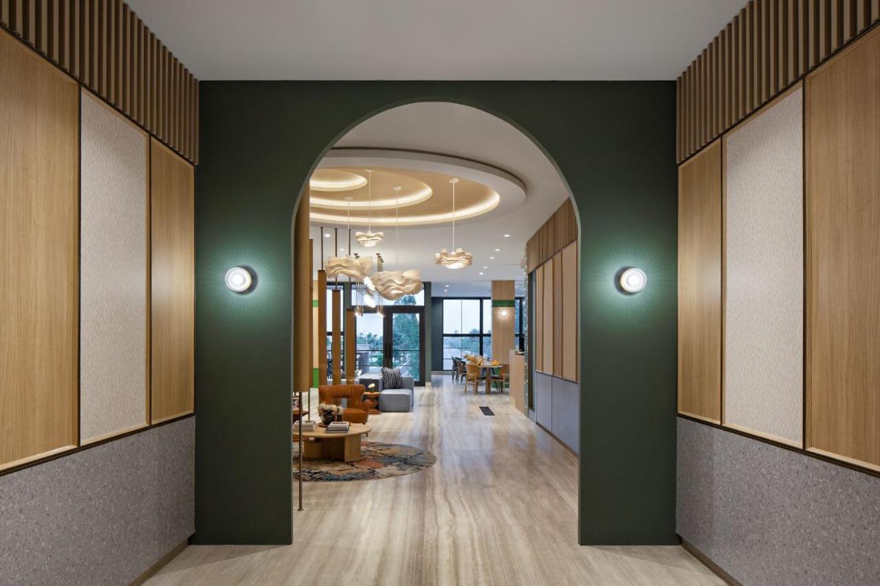 Maxonehotels At Kota Harapan Indah-bekasi Hotel